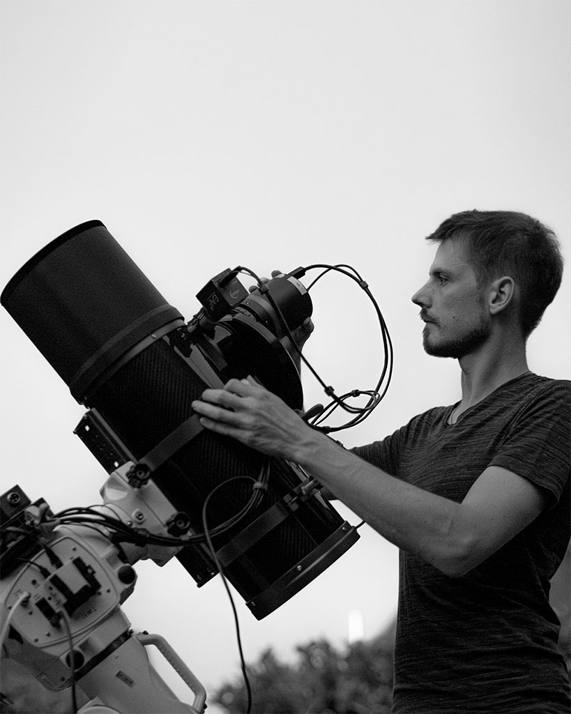 A portrait of Loïc Hommel